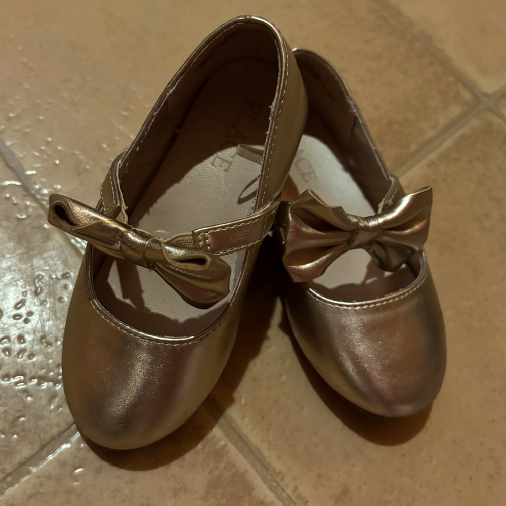 Girls gold dress shoes size 7